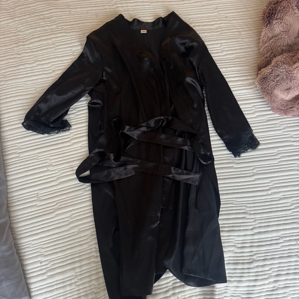 Amazon Black Lace Robe - Picture 2 of 6